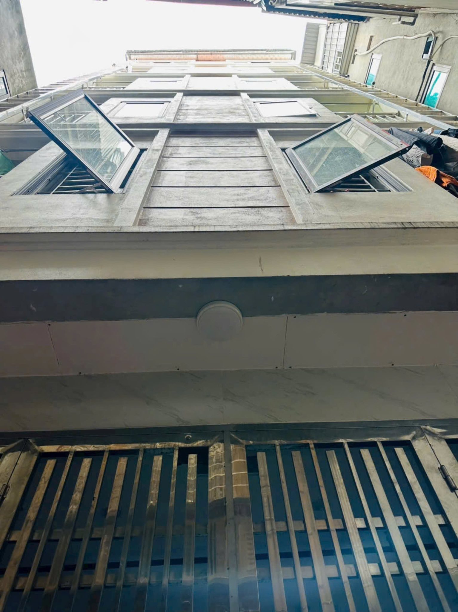 Chung cư mini 7 tầng thang máy ở tại Trại Cá,Trương Định - Dòng tiền 70tr/tháng -Full nội thất