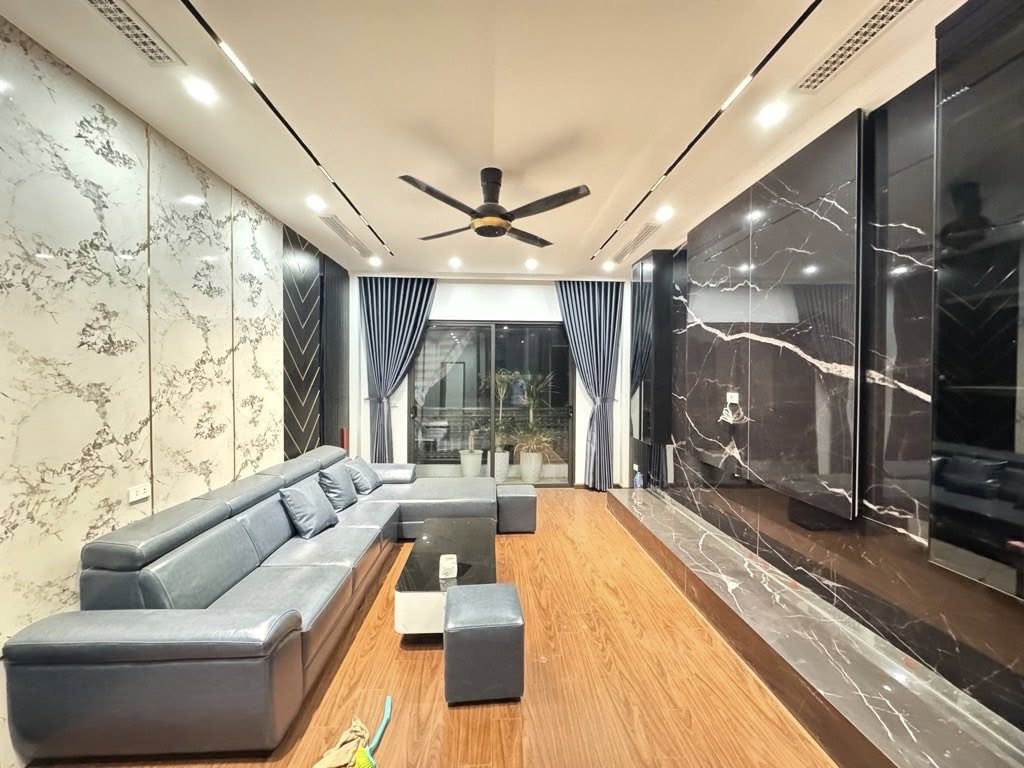 NHÀ PHÂN LÔ ÔTÔ ĐỖ CỬA, KINH DOANH PHỐ TRƯỜNG CHINH - THOÁNG 2 MẶT TRƯỚC, SAU - NHÀ ĐẸP Ở NGAY - CÁCH PHỐ 40M - FULL NỘI THẤT - NGÕ THÔNG KHẮP NGẢ.