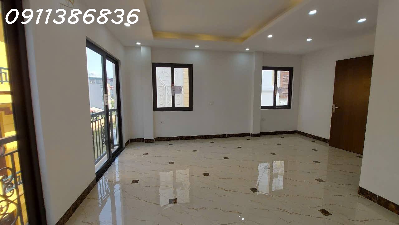 Nhà đẹp đón Tết, Hoàng Quốc Việt, 3 mặt thoáng, Ô tô tải, 50m x 5T, mặt tiền 5M