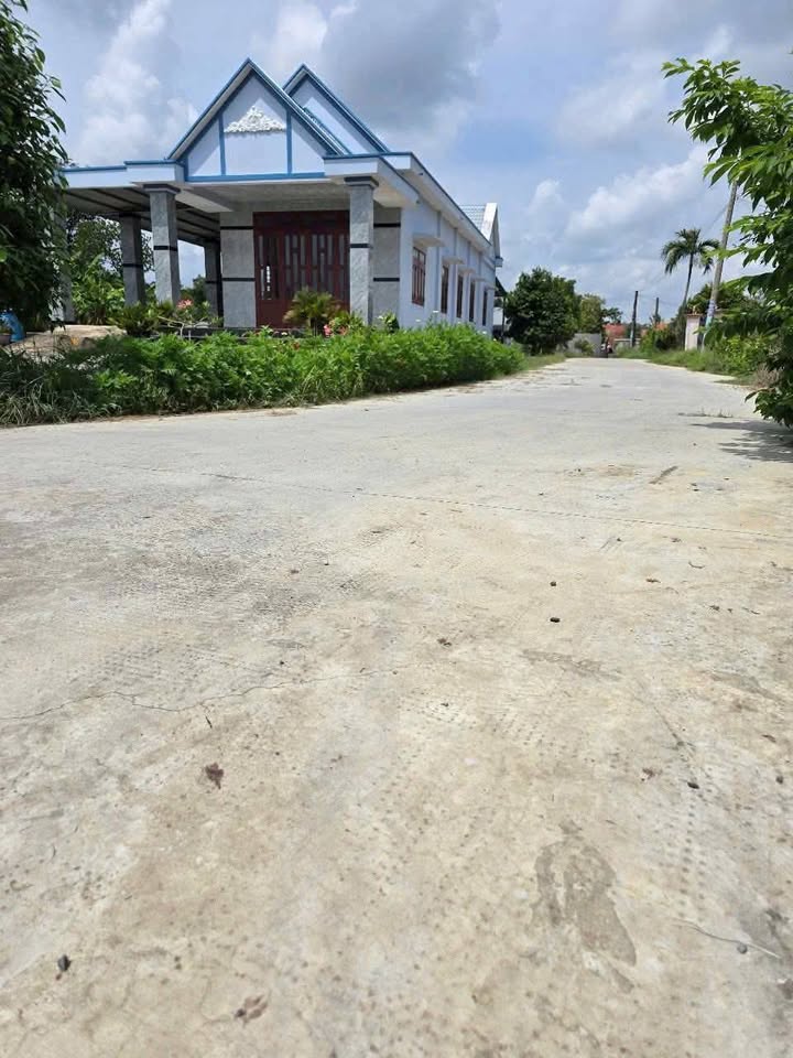 Bán đất thổ cư đường beton xe hơi xã Đức Lập Hạ , gần KCN Đức Hòa 3 dt 450m2 giá 2,45 tỷ