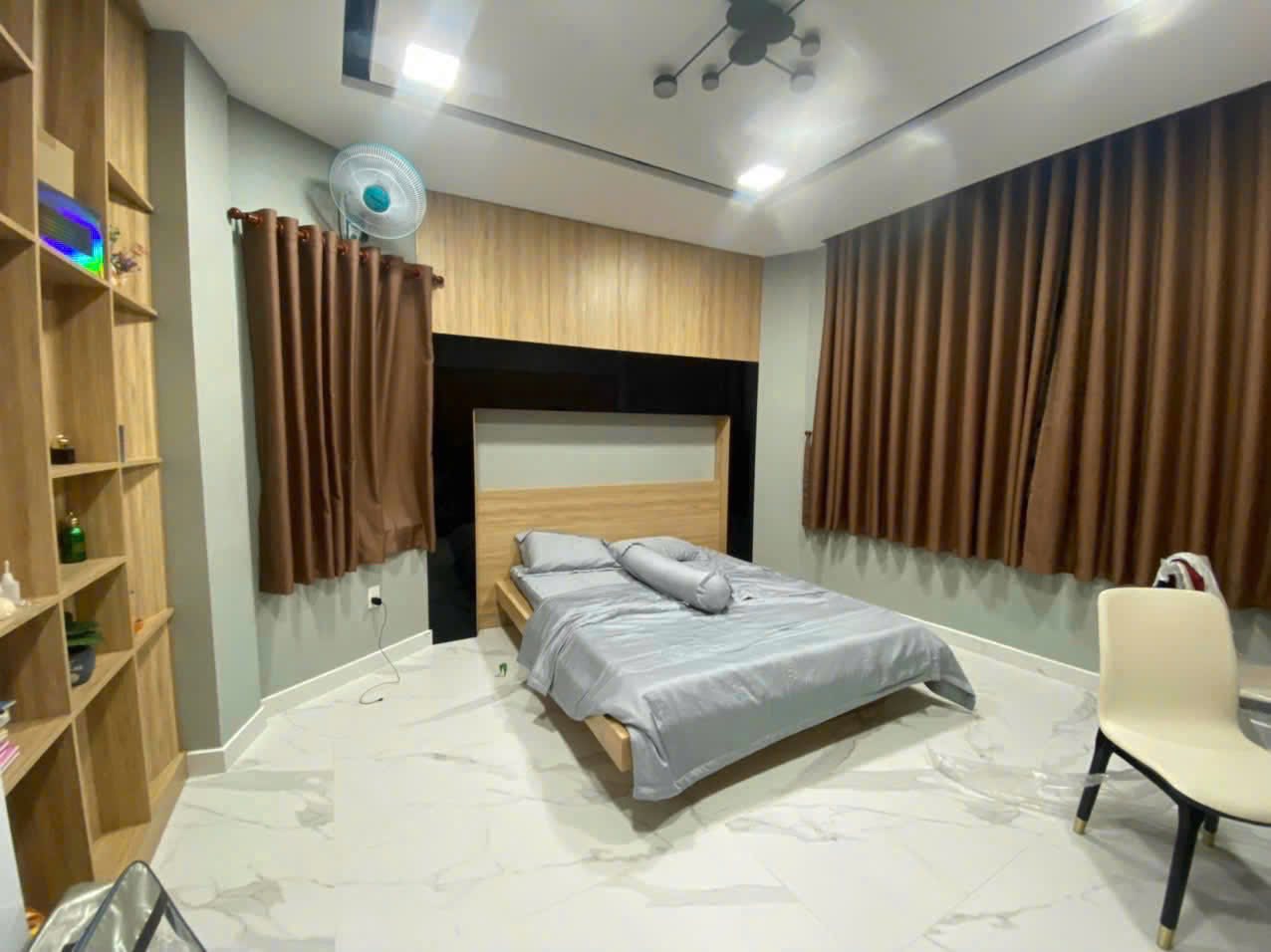 Nhà 3 mặt tiền mặt tiền Lý Thánh Tông, p Hiệp Tân dt 70m2 , 3 lầu , 4pn , 4wc giá 13 tỷ