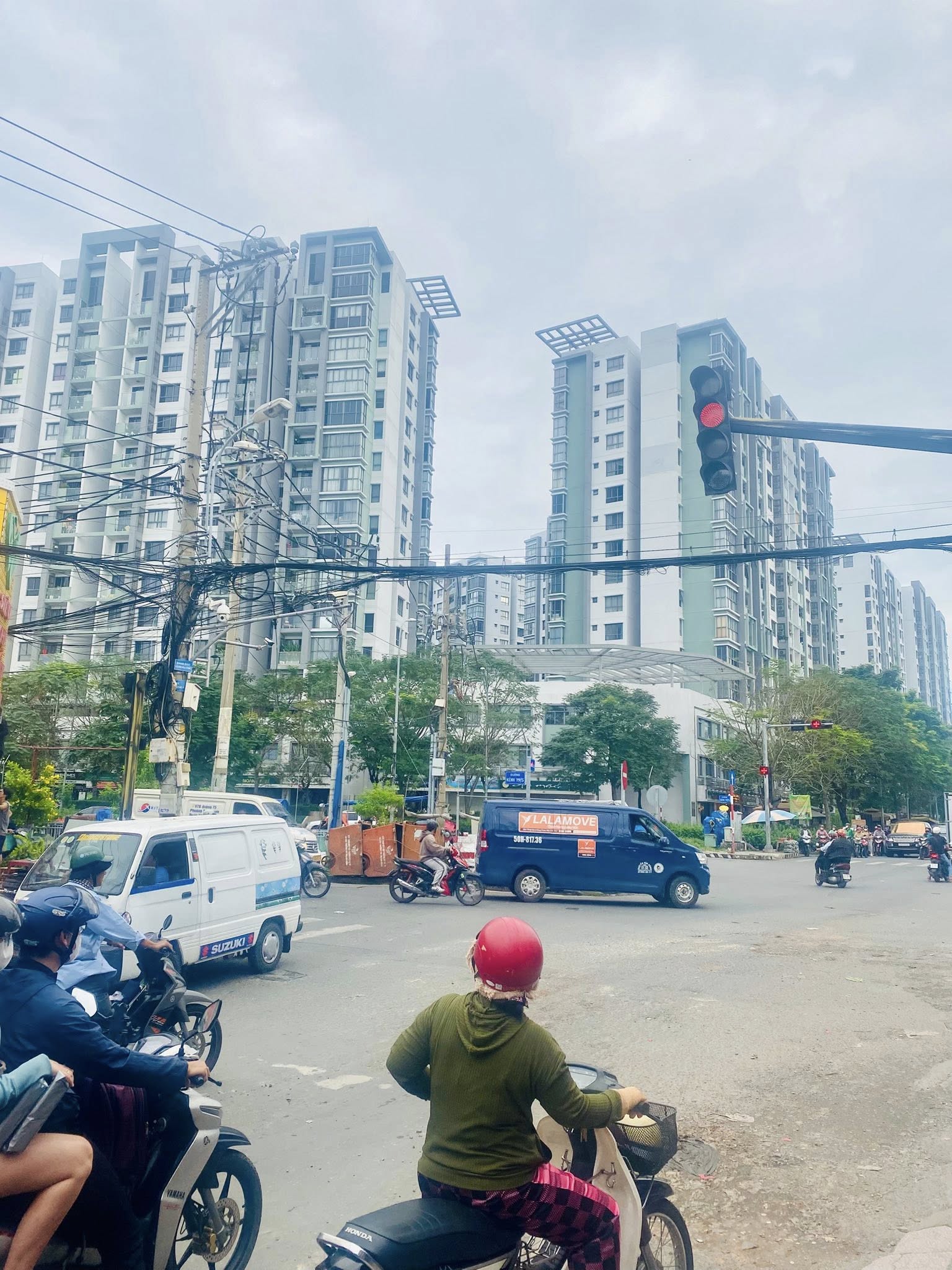 LIỀN KỀ CELADON CITY – NHÀ MỚI 2 TẦNG – 64M – 4PN – HẺM XE HƠI – CHỈ 5.X