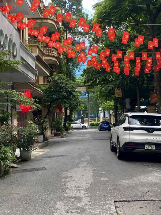 Siêu hiếm, bán nhà Kim Mã Thượng, ô tô vào nhà, 6 tầng thang máy, 70m, chỉ 25 tỷ