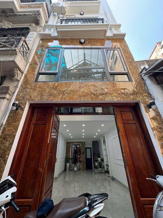 NHÀ NGỌC THỤY 35M2 , 6T THANG MÁY, FULL NỘI THẤT, OTO ĐỖ CỔNG - CHỈ 9.X TỶ