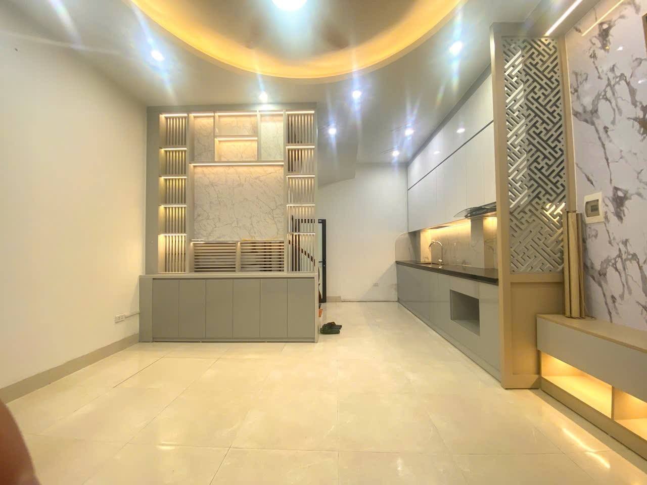 NHÀ ĐẸP Ở NGAY FULL NỘI THẤT - LÔ GÓC 2 THOÁNG 5 TẦNG -30M MT 4,8m NHỈNH 9 TỶ- NGÕ THÔNG KINH DOANH