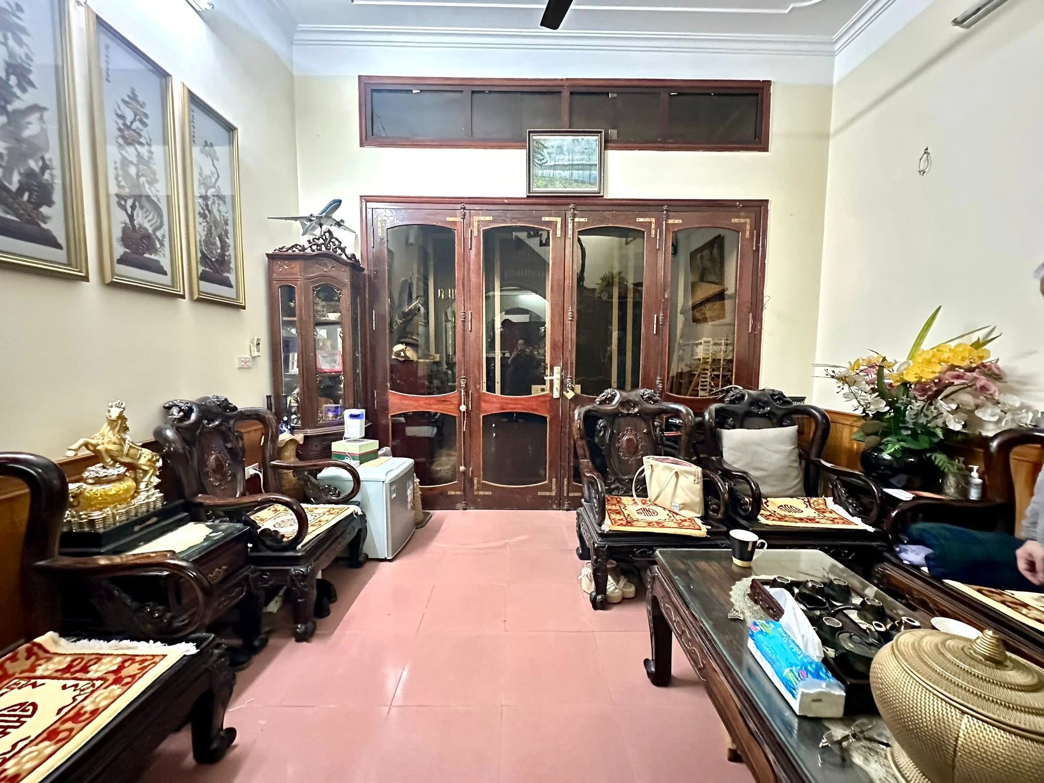 PHÂN LÔ VỈA HÈ, ÔTÔ ĐỖ TRÁNH PHỐ HOÀNG QUỐC VIỆT 45M, 4T, GIÁ 21 TỶ - NGÕ THÔNG TỨ PHÍA - KINH DOANH - THOÁNG TRƯỚC SAU.