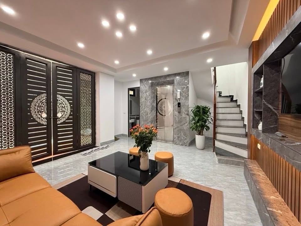 BÁN NHÀ THANH NHÀN –HAI BÀ TRƯNG -DT80M - MT 8M- NHÀ ĐẸP – NGÕ TO – Ô TÔ ĐỖ CỬA