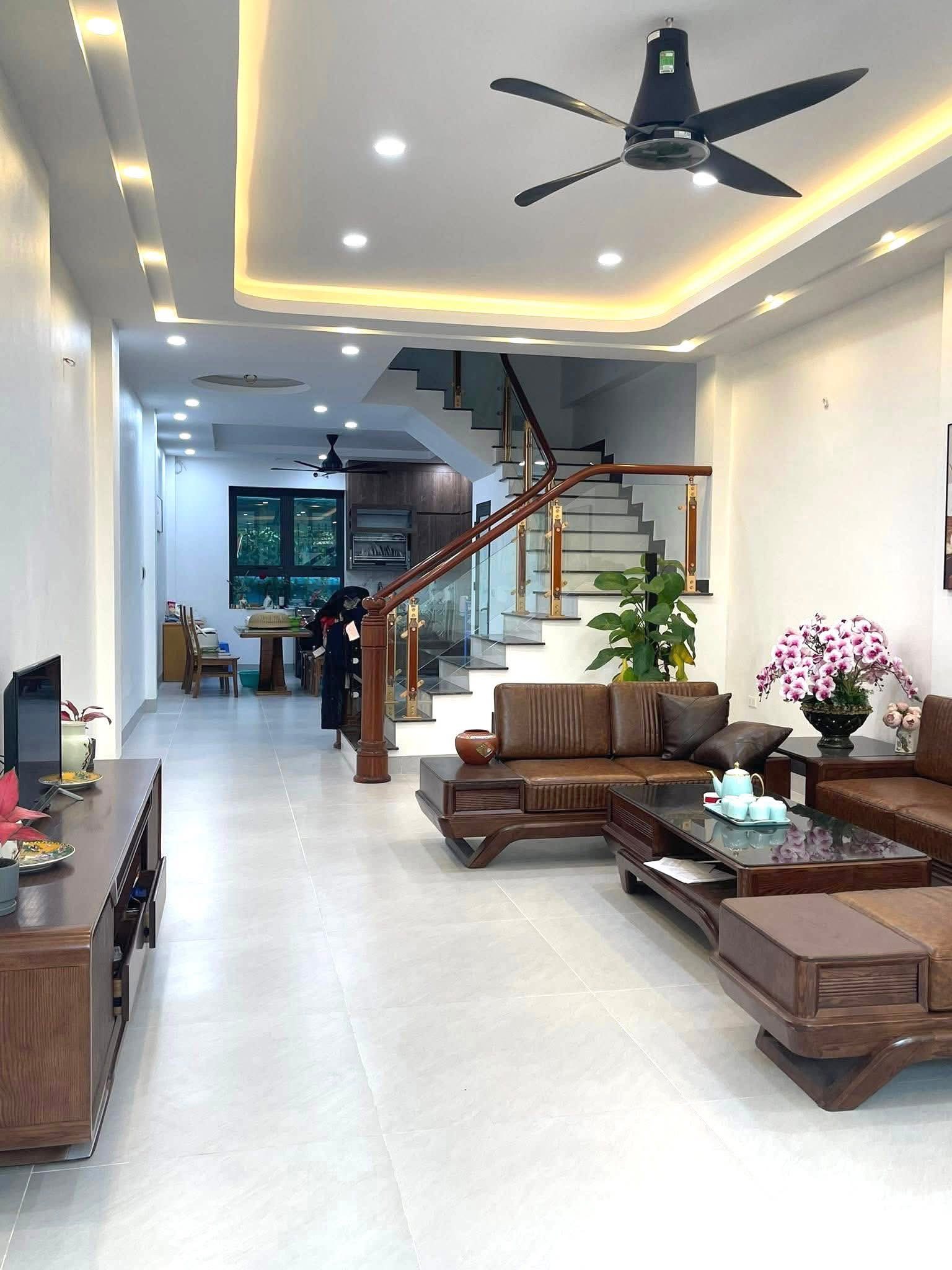 Bán nhà đẹp gần Trường Chinh – Tôn Thất Tùng – Ngã Tư Sở, vài bước tới ĐH Y Hà Nội – Kinh doanh đỉnh – Vị trí vàng Thanh Xuân