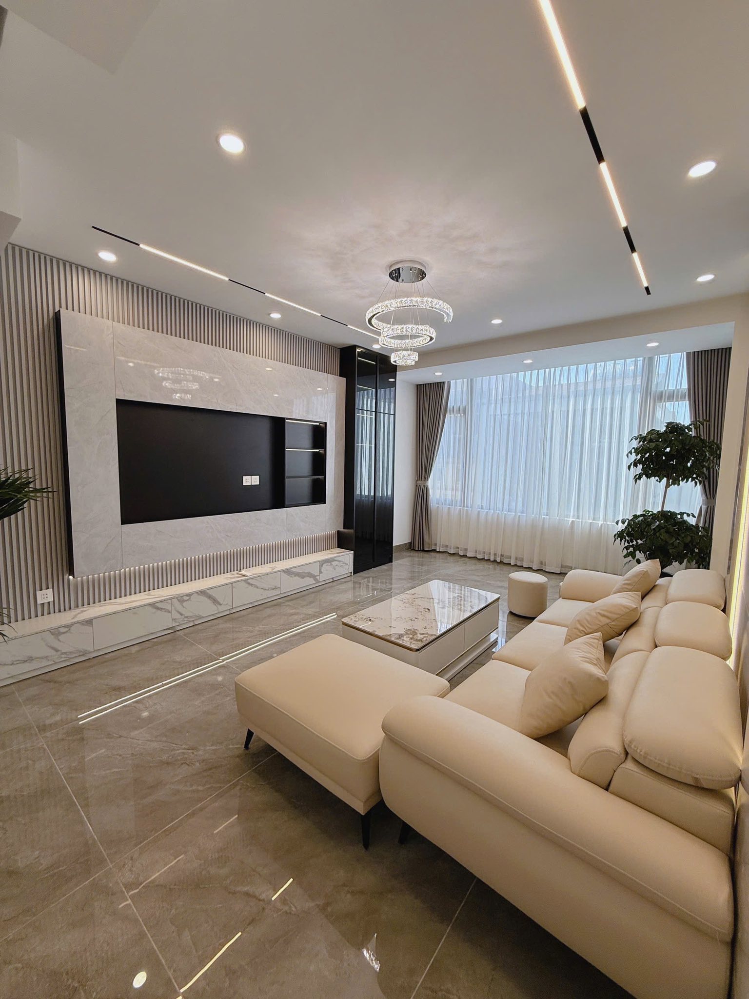 TRUNG TÂM NGỌC THỤY 45M2, 7 TẦNG THANG MÁY, Ô TÔ TRÁNH, GARA 7 CHỖ - NHỈNH 14 TỶ