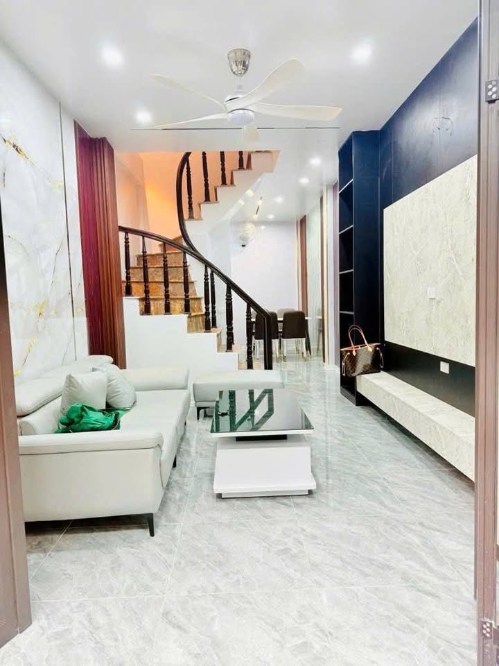 Nhà đẹp hiếm có Nguyễn Chí Thanh - ngõ thông - 2 thoáng - trung tâm Ba Đình