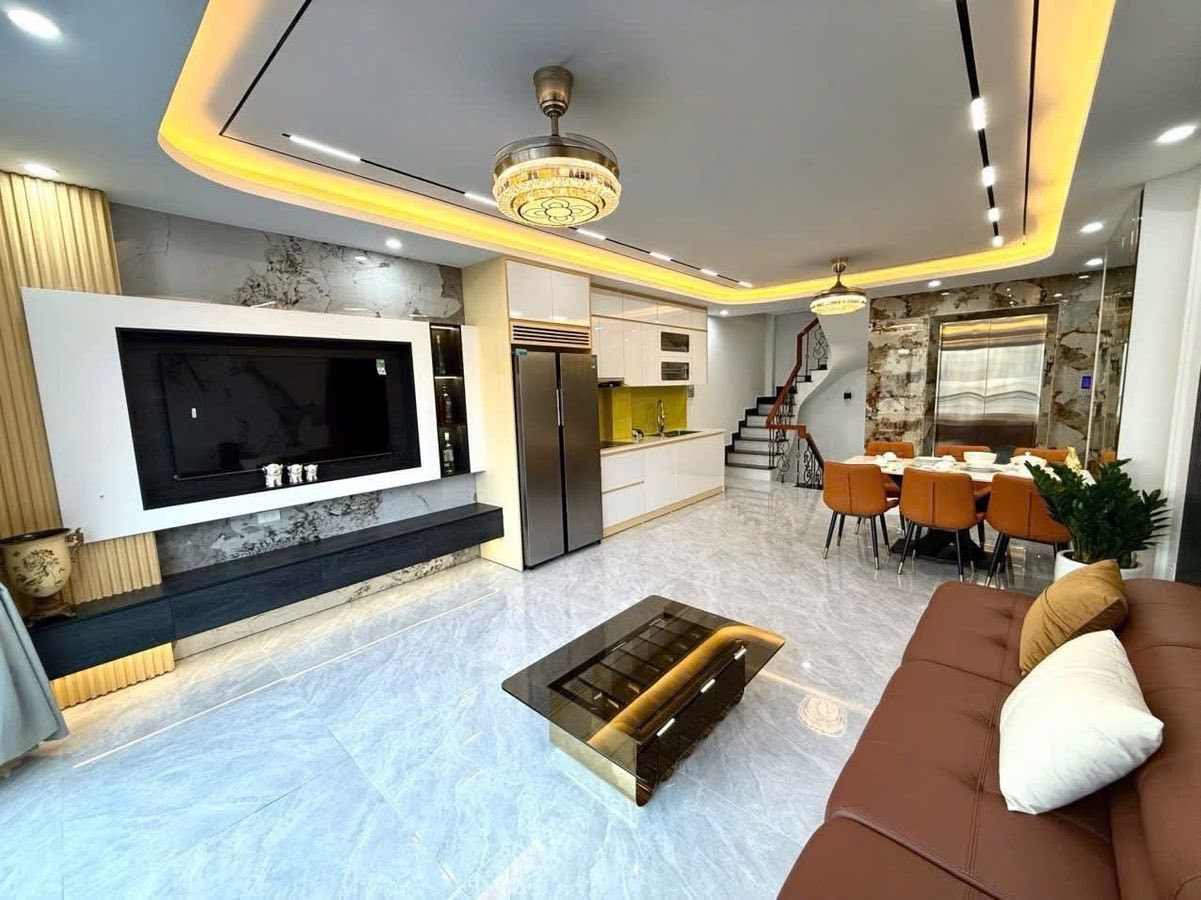 NHỈNH 1X TỶ HOA HẬU 50M2 PHỐ NGỌC THỤY 6T THANG MÁY, GARA 7 CHỐ, NGÕ THÔNG