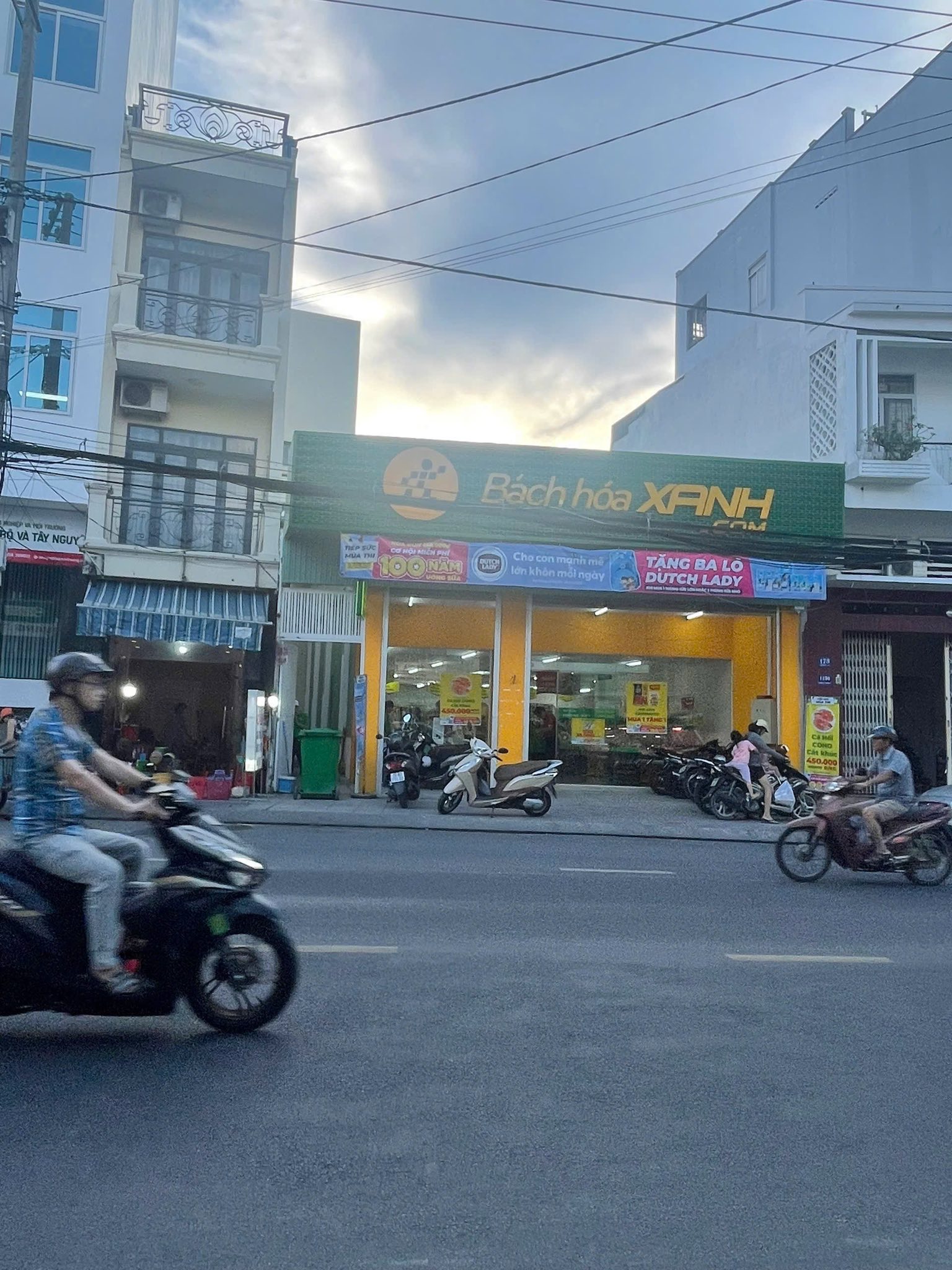 BÁN NHÀ 2 MẶT TIỀN ĐƯỜNG 2/4 – VỊ TRÍ ĐẮC ĐỊA BẬT NHẤT NHA TRANG. GIÁ BÁN 128TR/M2