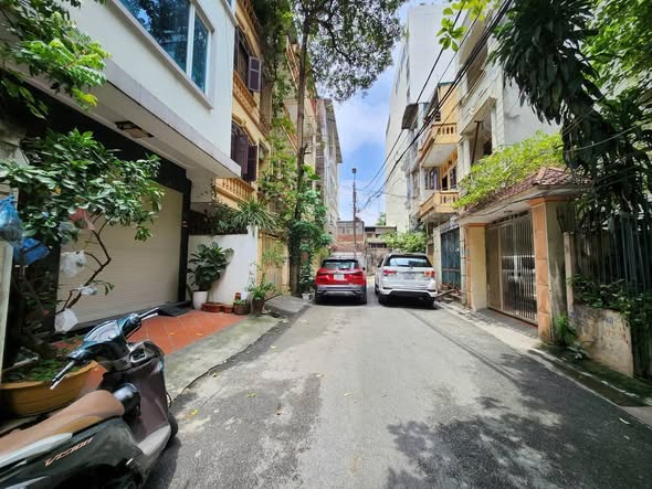 Siêu hiếm, bán nhà Lạc Long Quân, ô tô tránh vào nhà, thang máy, chỉ 21 tỷ