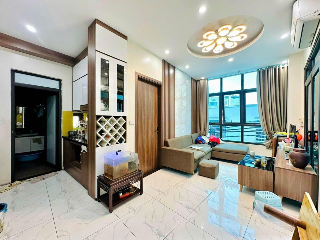 BÁN NHÀ MẶT PHỐ ĐÊ LA THÀNH - DÒNG TIỀN ỔN ĐỊNH 50 TRIỆU/THÁNG - KINH DOANH ĐỈNH CAO - LÔ GÓC - 2 LỐI ĐI THOÁNG - Giá 19.5 Tỷ. Mt 5m dt 72m...