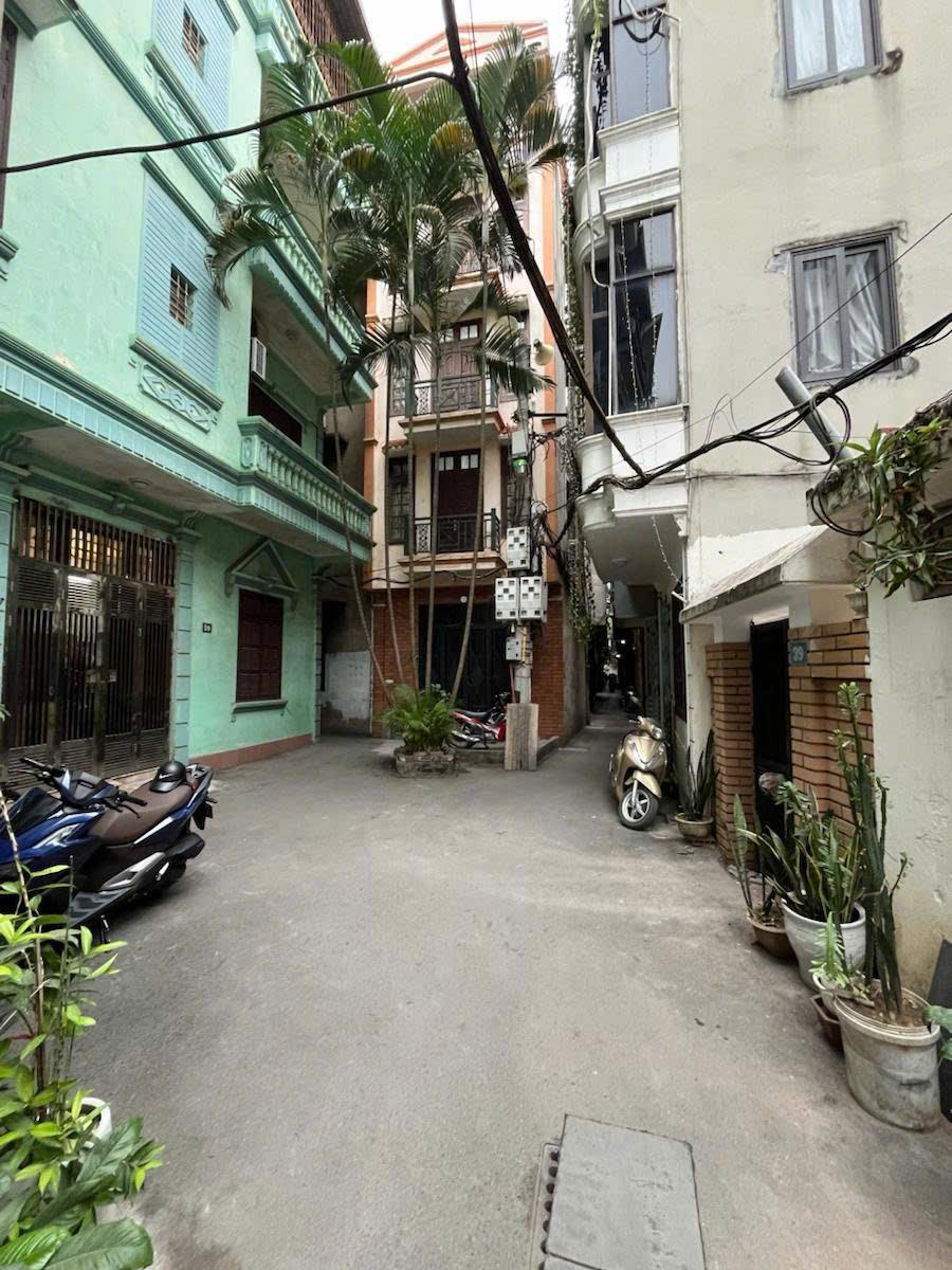 Bán nhà cũ giá tốt, 13.6 tỷ, 77m2, 2 mặt tiền 4.5m, sổ chính chủ, ko quy hoạch