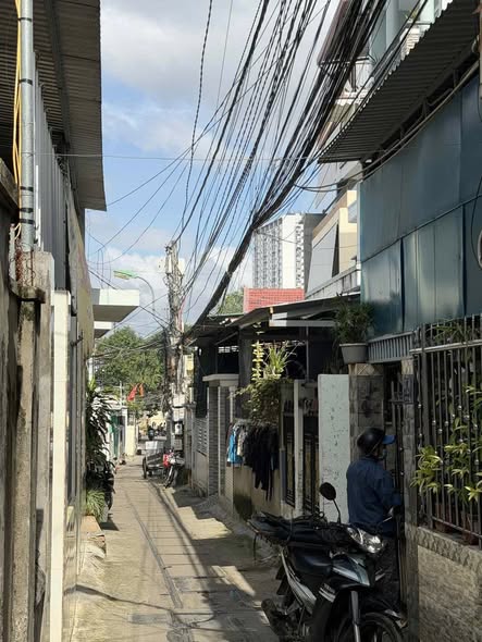 BÁN NHÀ CẤP 4 CÓ GÁC LỬNG ĐƯỜNG Ô TÔ NGUYỄN HOÀNH VĨNH NGUYÊN