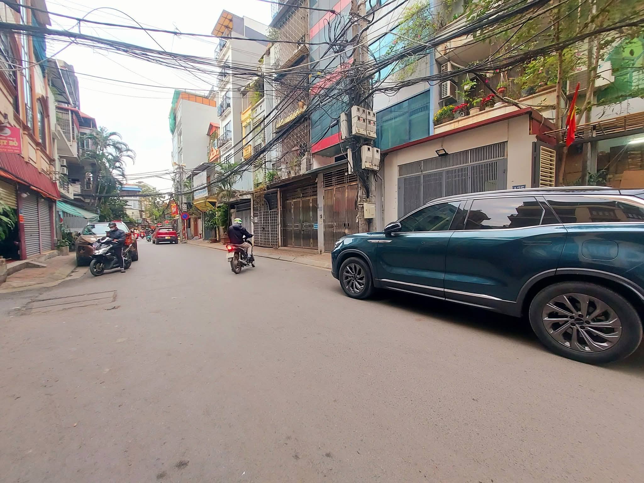 PHÂN LÔ PHỐ VƯƠNG THỪA VŨ, THANH XUÂN, PHÂN LÔ ÔTÔ ĐỖ CỬA CHẠY VÒNG QUANH, Ở hoặc LÀM VĂN PHÒNG