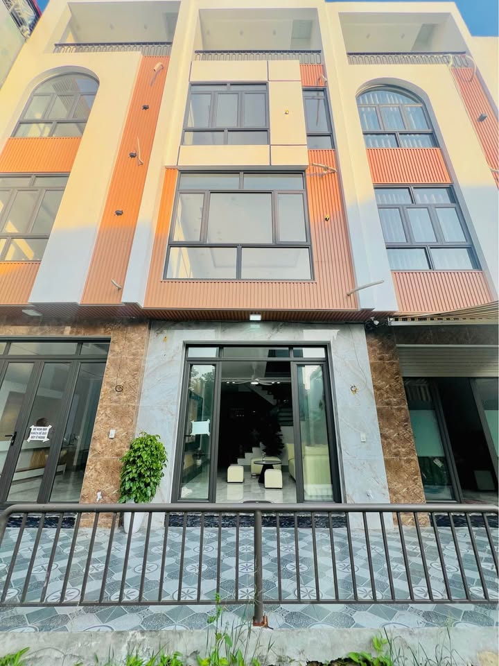 Nhà đẹp mới tinh Khúc Thừa Dụ - Vĩnh Niệm, 43m 4 tầng, giá 3.69 tỉ