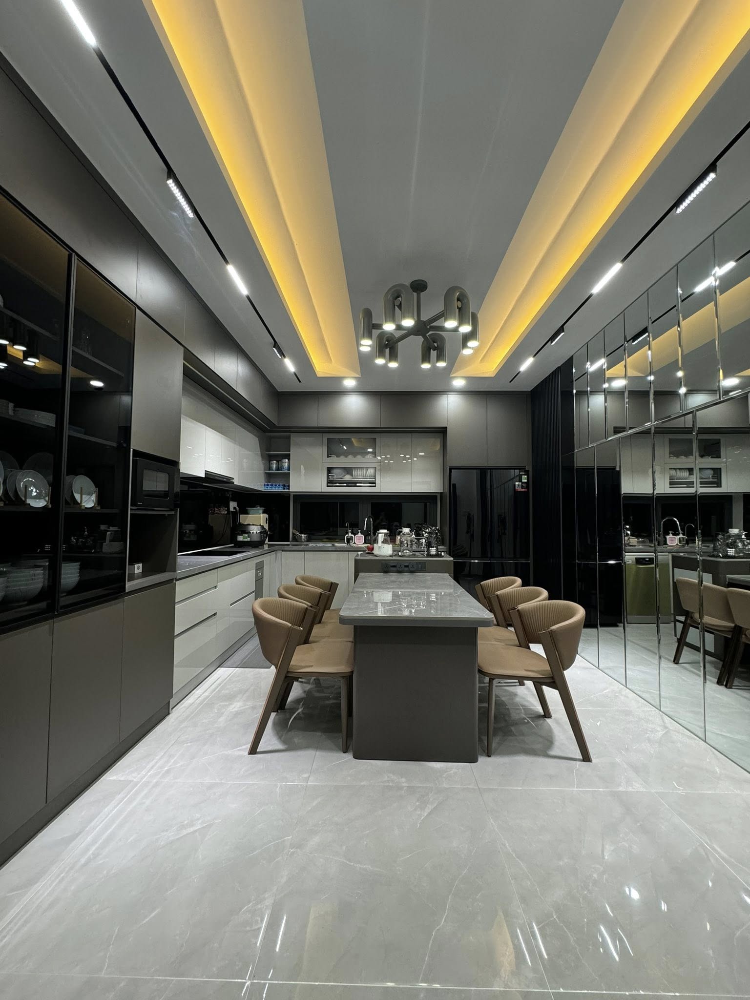 Bán nhà Tam Trinh – Lĩnh Nam – Mai Động - Toà nhà văn phòng 7 tầng - Mặt ngõ thông - oto tránh