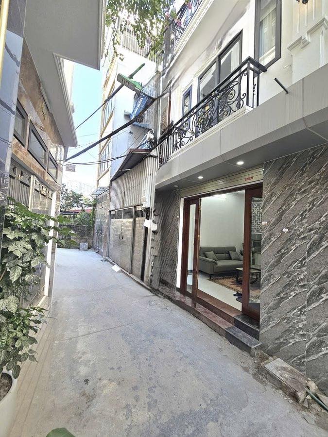 NHỈNH 6 TỶ, HÀNG XÓM VINHOMES RIVERSIDE 30M2, 5 TẦNG, Ô TÔ CẠNH NHÀ, NGÕ THÔNG