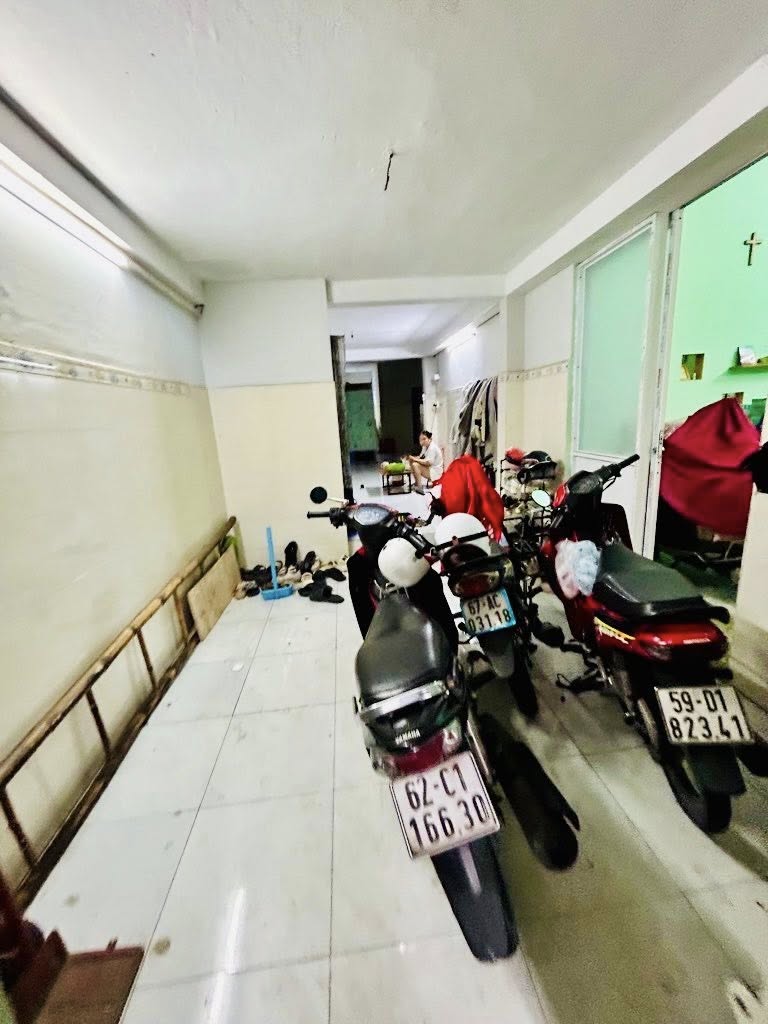 MUA 1 ĐƯỢC 2 – NHÀ CHIA 2 CĂN RIÊNG – 4 TẦNG – 107M – NGANG 7.6 – GIÁ TỐT 6.X