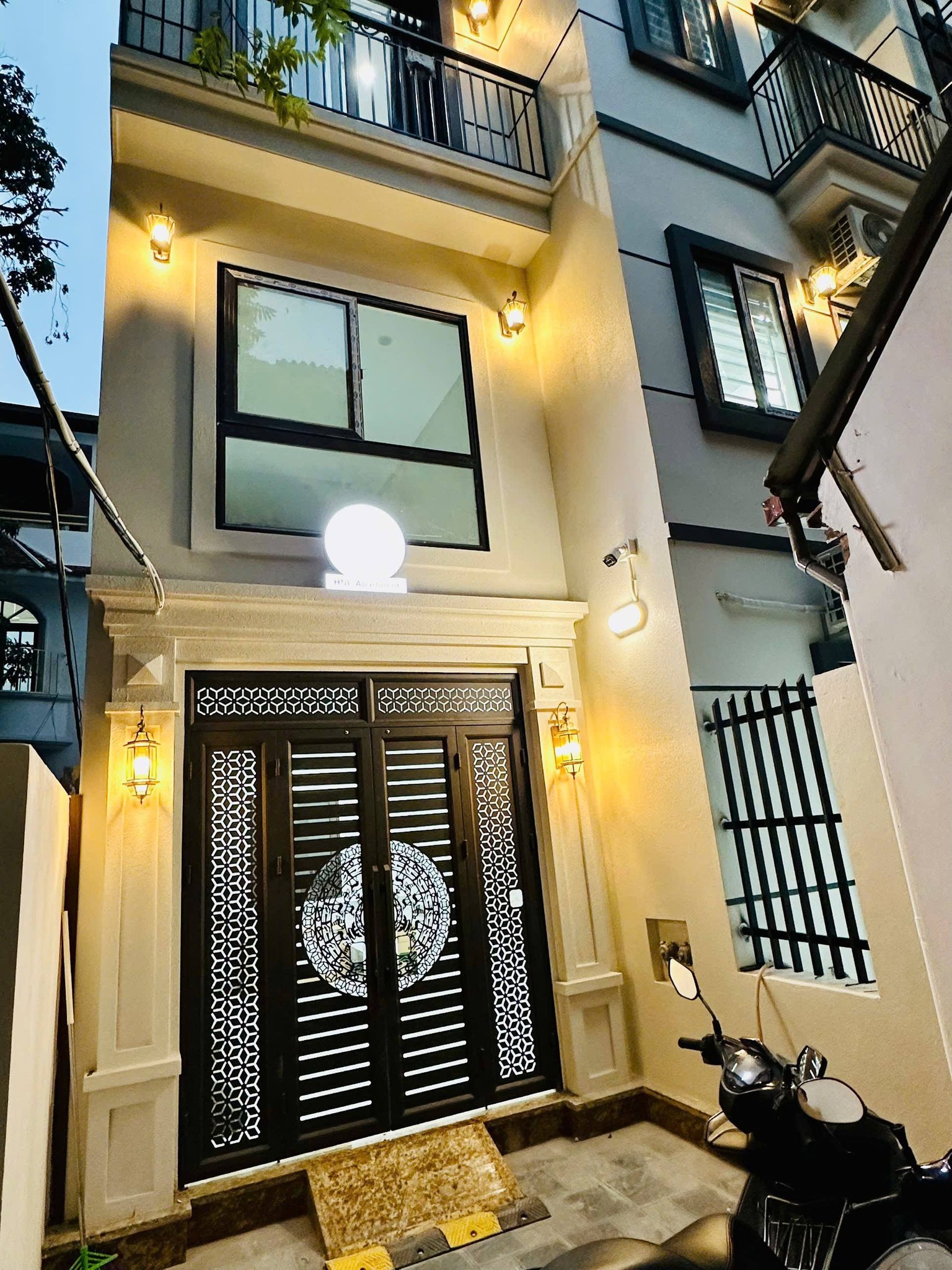 Bán Tòa Nhà Căn Hộ Dòng Tiền Đường Hoàng Hoa Thám thông ngõ 135 Đội Cấn, quận Ba Đình. Diện tích 60m, xây 7 tầng thang máy giá 26,8 tỷ