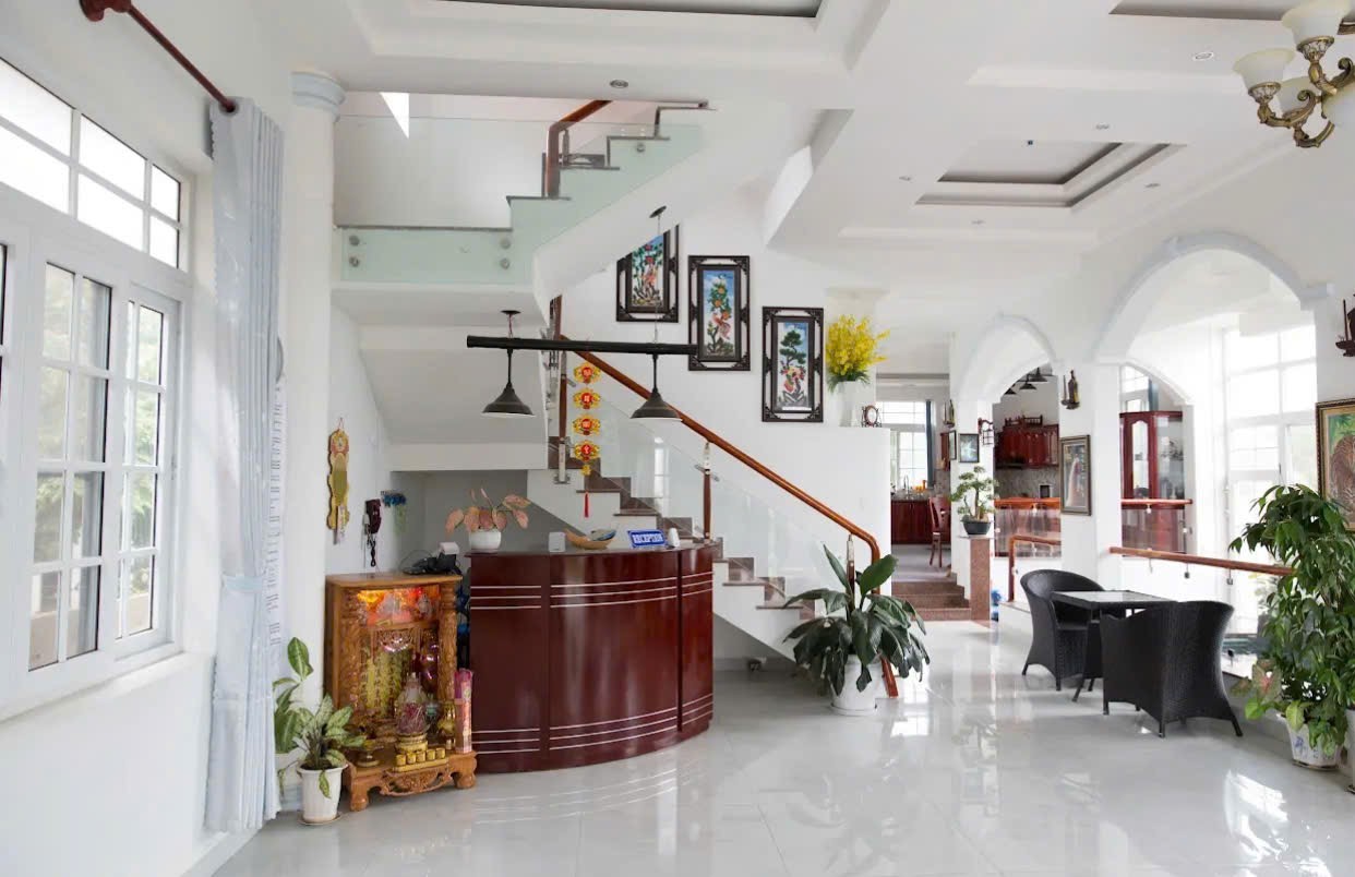 Bán villa 3 tầng Nguyễn Chí Thanh Hội An, full tiện nghi, hạ 1 tỷ, còn 15.9 tỷ