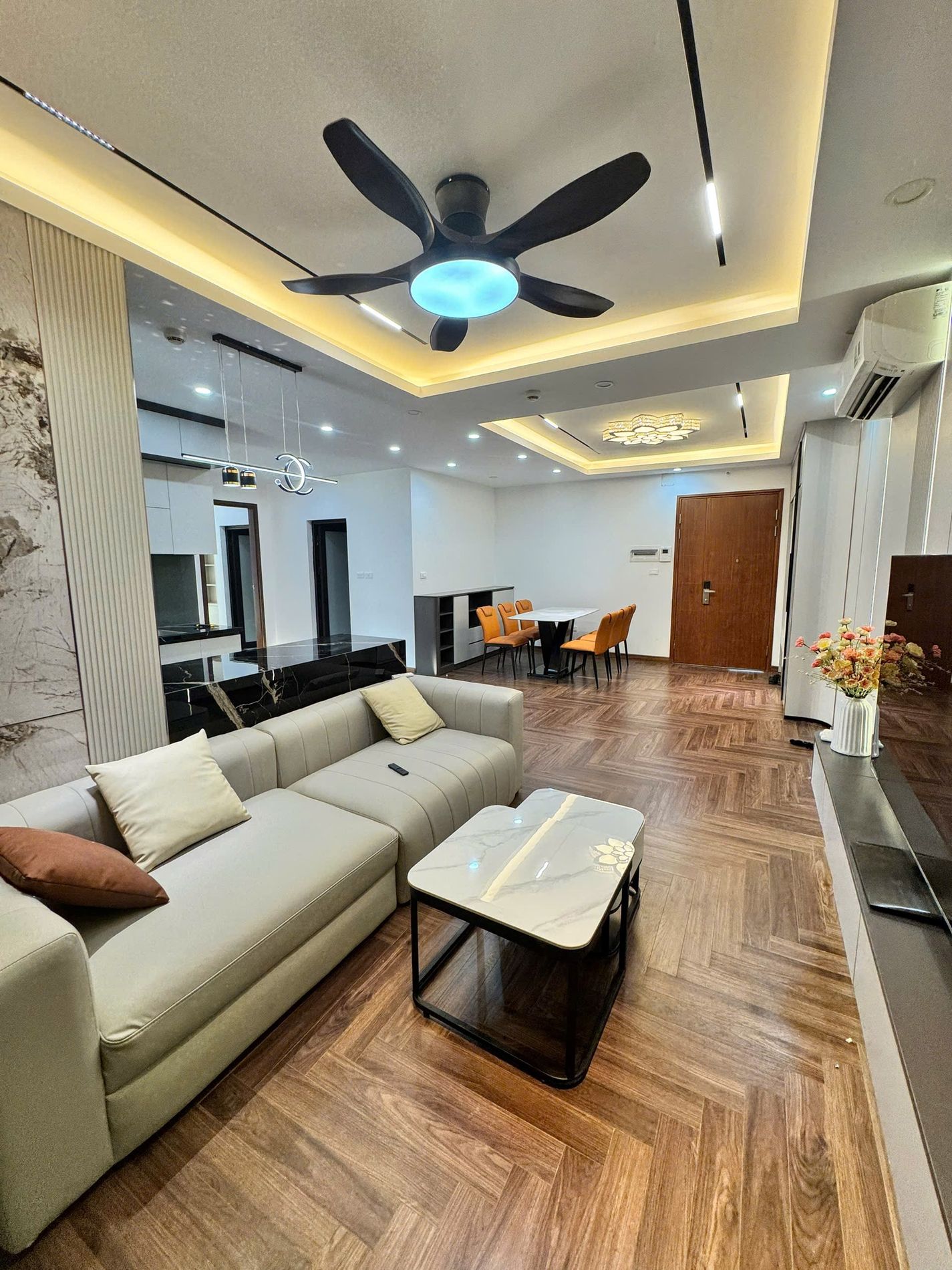 KHÔNG PHẢI NGẪU NHIÊN VIỆT ĐỨC COMPLEX LUÔN ĐƯỢC SĂN ĐÓN – CĂN GÓC HIẾM GẶP TẠI 39 LÊ VĂN LƯƠNG