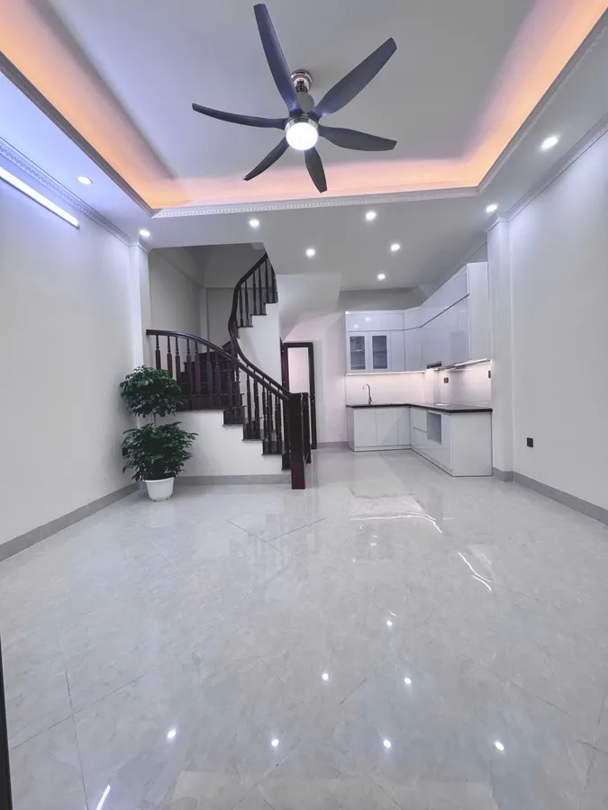 BÁN NHÀ YÊN HÒA, CẦU GIẤY, GẦN BÃI ĐỖ XE, DT 30m2 x 5 TẦNG, MT 3,8m, NHỈNH 9 TỶ