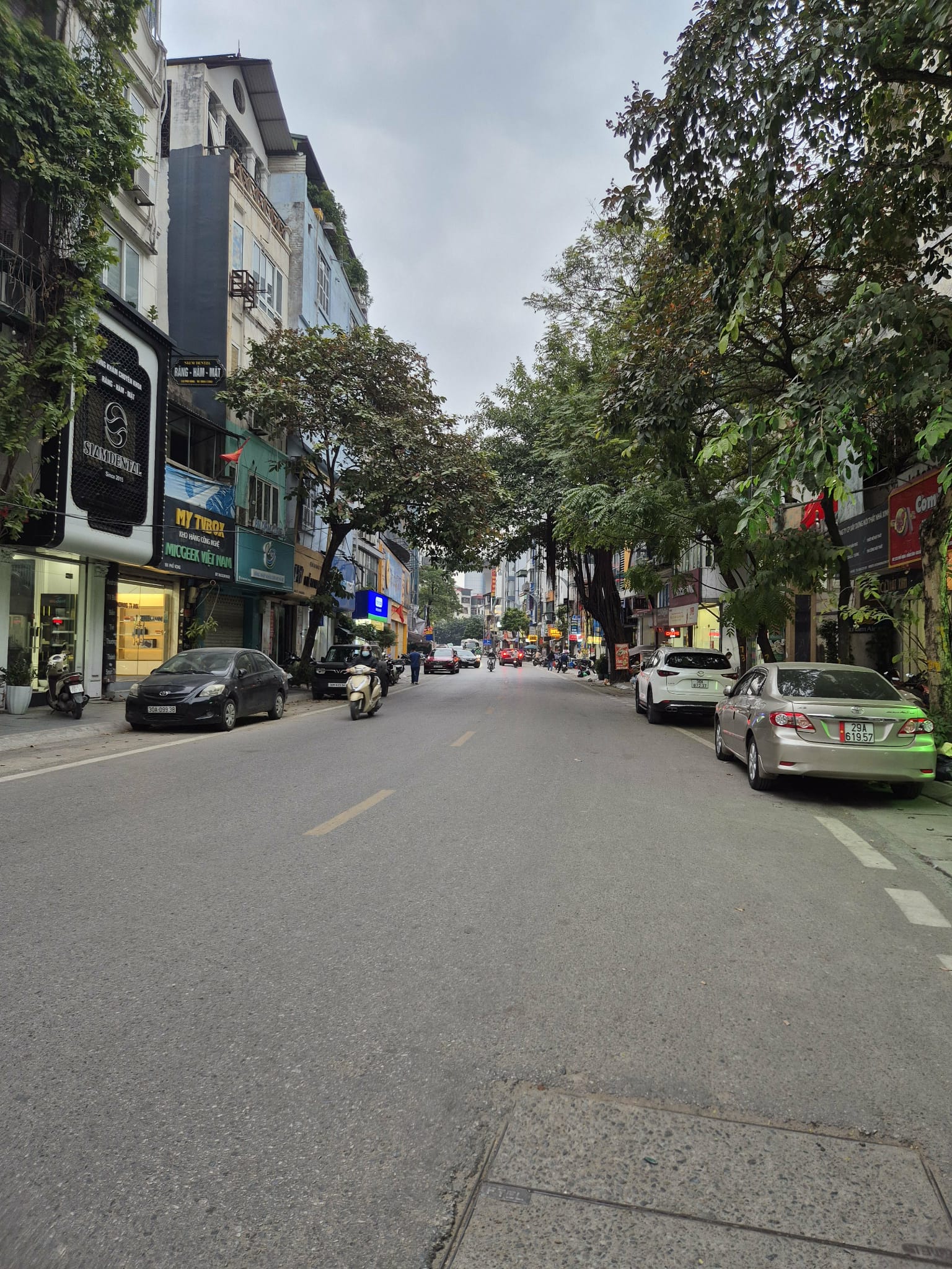 MẶT PHỐ PHỐ VỌNG – 40m² – 5 TẦNG – VỈA HÈ RỘNG – KINH DOANH ĐỈNH