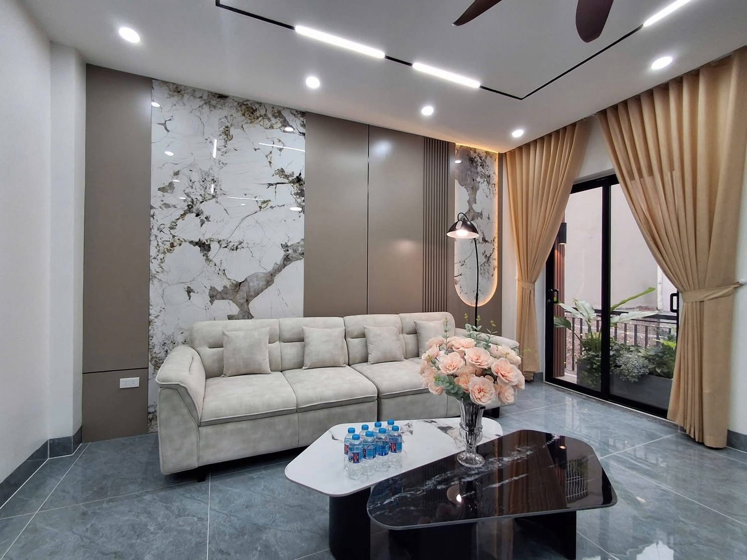 NGUYỄN VĂN CỪ – NHÀ 7 TẦNG THANG MÁY – MẶT TIỀN ĐẸP – GIÁ TỐT