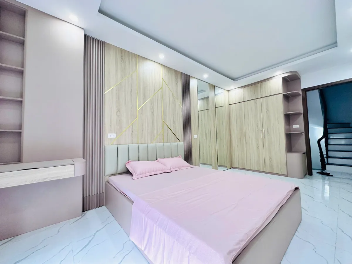 NHÀ ĐẸP 5 TẦNG NGUYÊN XÁ GẦN ĐHCN HN- NGÕ NÔNG – NỘI THẤT SANG XỊN – SỔ HOA KHÔI – CHỦ THIỆN CHÍ BÁN