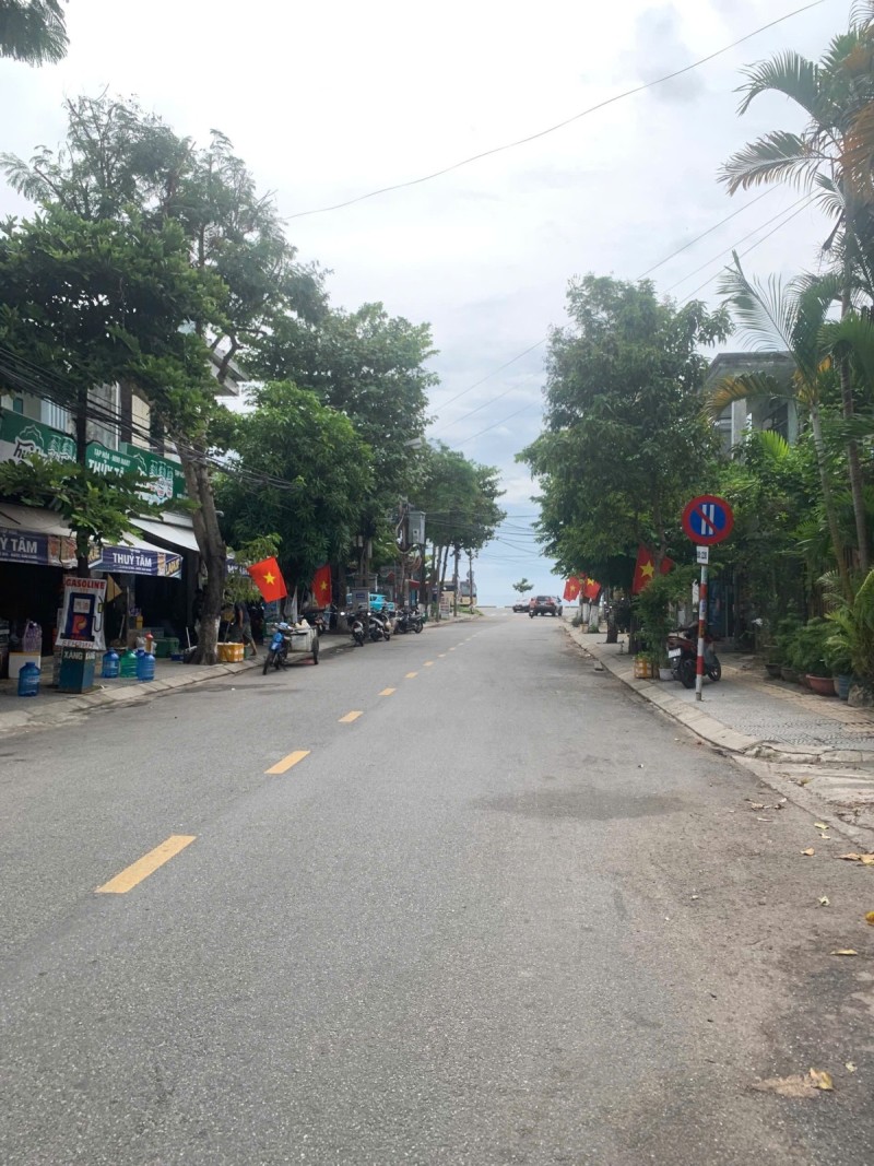 Bán đất tặng nhà 2 tầng mặt tiền 7.5m gần biển Mỹ Khê, hạ chào 900tr, chỉ còn 10.6 tỷ