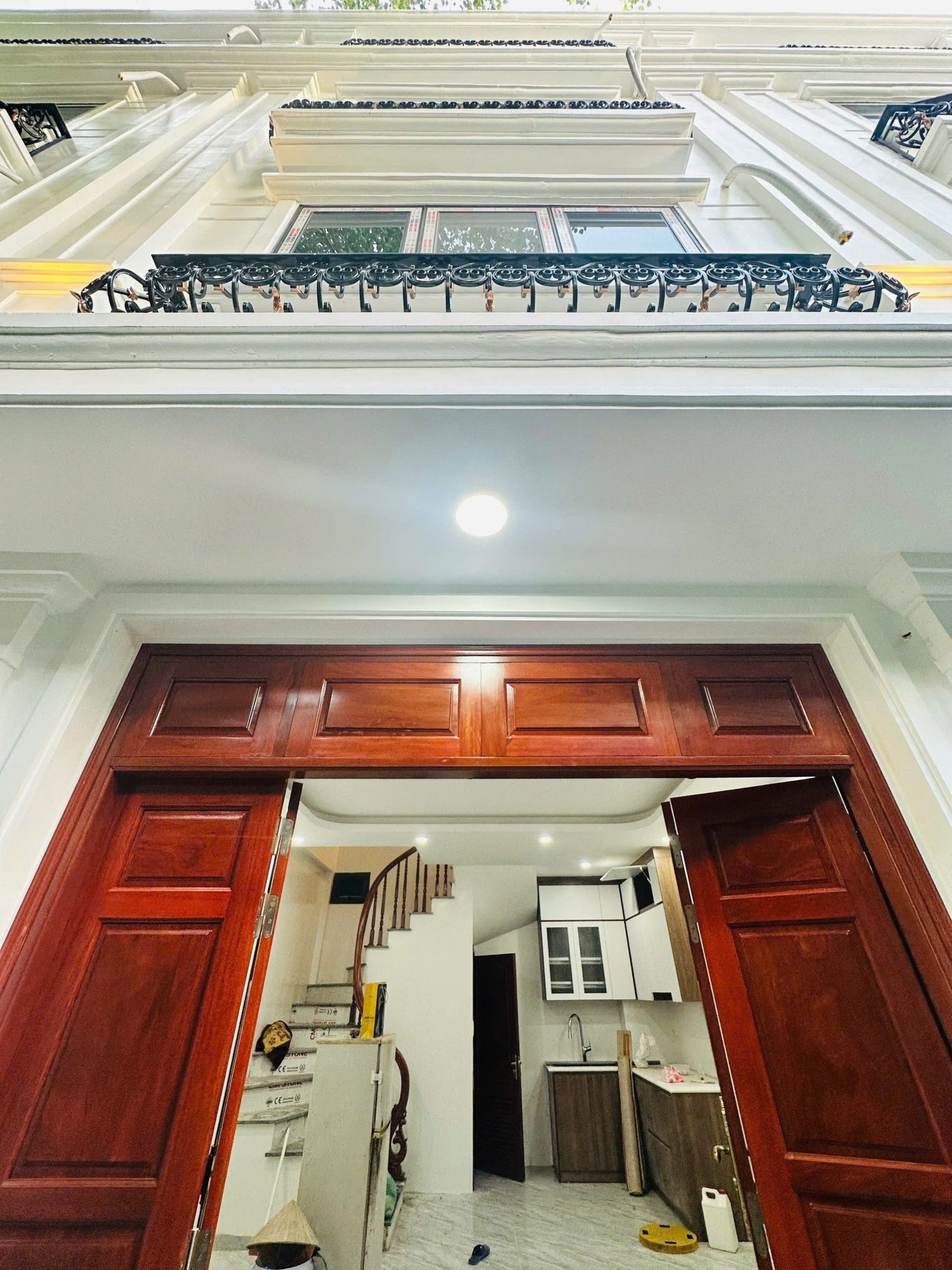 TÂY HỒ - BA ĐÌNH - Ô TÔ ĐỖ CỔNG - MỘT BƯỚC RA PHỐ - NHÀ MỚI KÍNH KOONG - NỘI THẤT SANG XỊN - SỔ ĐỎ HOA KHÔI DT 31M*5T MT 5M GIÁ 11.9 TỶ ...