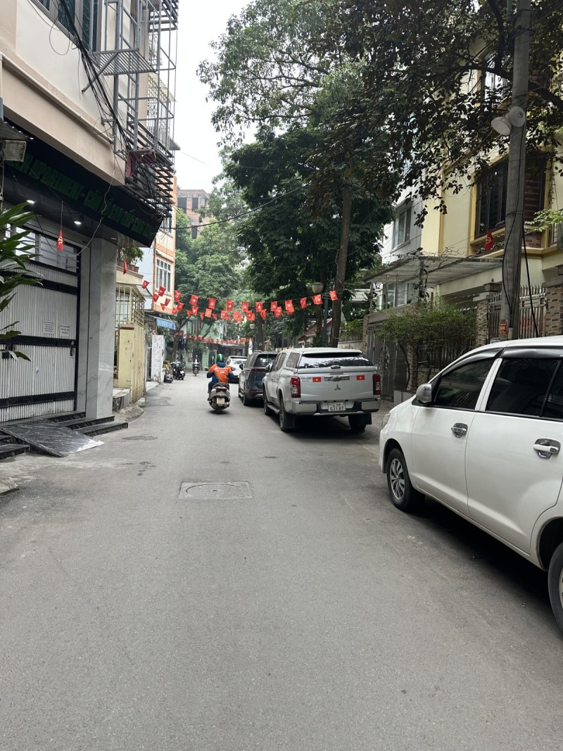 Bán Nhà VIP phố Đình Thôn Mỹ Đình tầng hầm ô tô 43 tỷ. Mặt tiền 12m hầm rộng