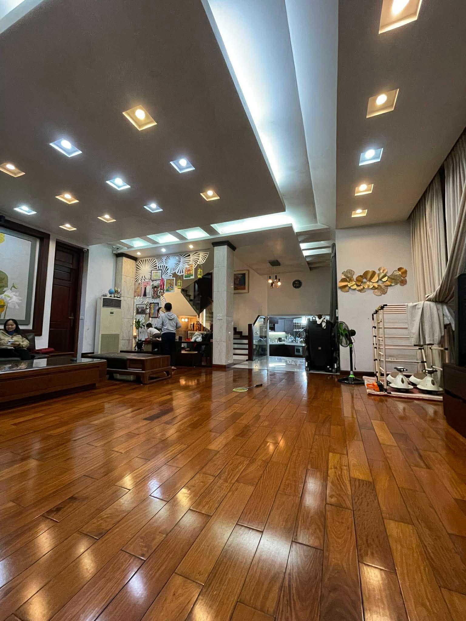 BIỆT THỰ SIÊU PHẨM HOÀNG THẾ THIỆN – KĐT SÀI ĐỒNG- 303m² – 4 tầng + tum – mặt tiền 12.8m – Kiệt tác kiến trúc – Chủ nhà là Kiến trúc sư tự tay thiết kế