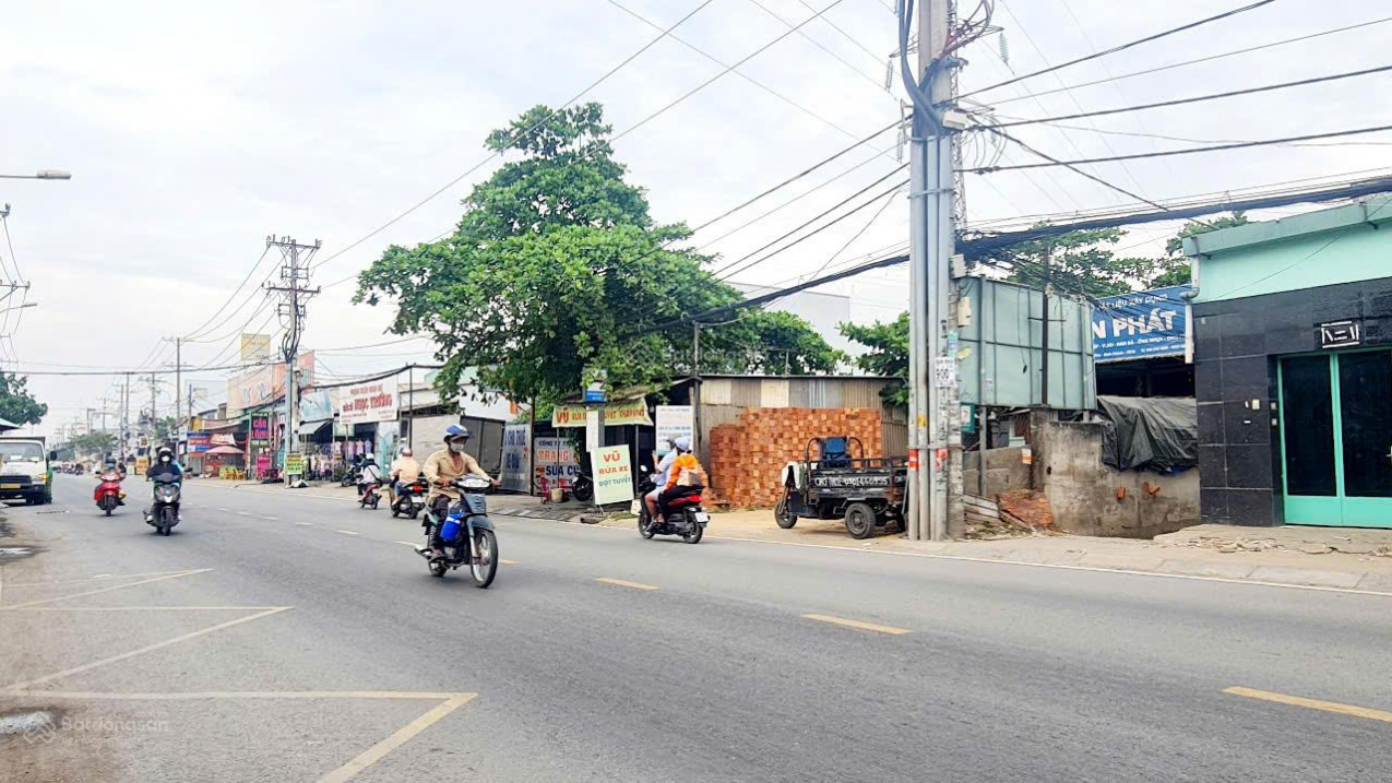 Nhà lớn ngang 8m tại Bùi Minh TRực 4 tầng gần Tạ Quang Bửu giá tốt!