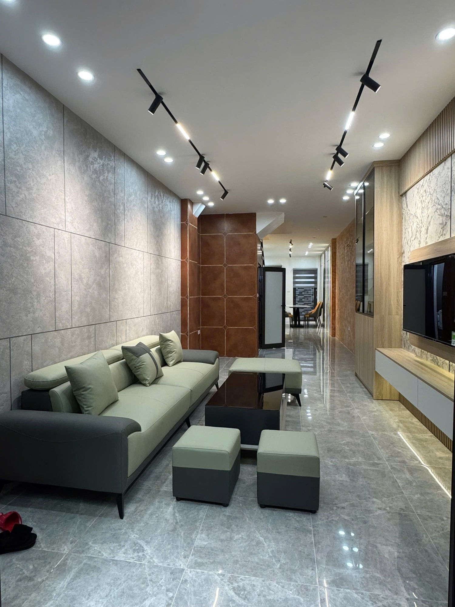 BÁN NHÀ ĐỨC GIANG – DÂN XÂY ĐỘC LẬP – FULL NỘI THẤT – 2 THOÁNG TRƯỚC SAU