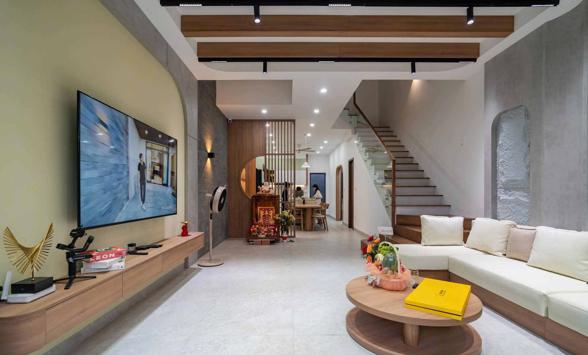 NHỈNH 14 TỶ - TRUNG TÂM ĐỐNG ĐA, 10M RA PHỐ, NHÀ ĐẸP DÂN XÂY 55M2, 5 TẦNG, Ô CHỜ THANG MÁY, 2 MẶT THOÁNG TRƯỚC SAU, VÀO Ở NGAY ĐÓN TẾT