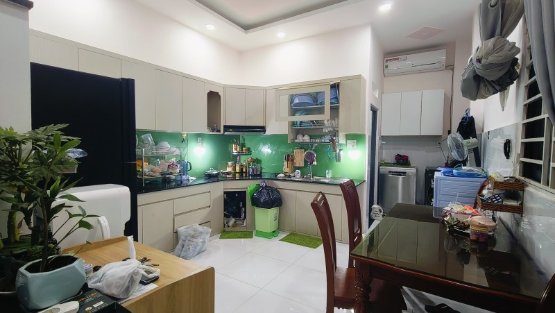 Bán nhà đường 109, Phước Long B, Q.9, Hồ Chí Minh, 4 tầng, 4PN, 3WC, diện tích 60m2, giá 6,69 tỷ, sổ hồng. 0933125879.