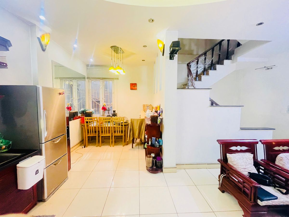 Bán nhà 5 tầng Kim Mã, ngõ thông, 20m ra ô tô tránh 9.5 tỷ