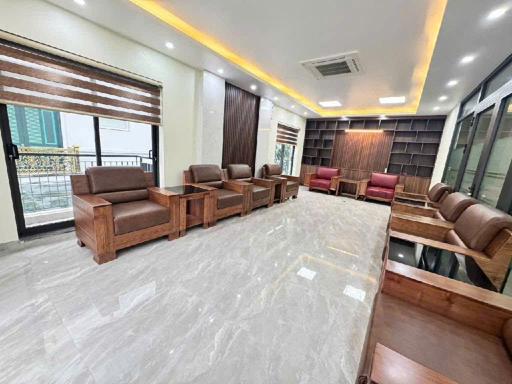 Hiếm- Bán nhà Siêu đẹp Hồng Tiến- Dân Xây-Gara- Full NT gỗ Lim110m- 5 tầng 29,x tỷ(TL)