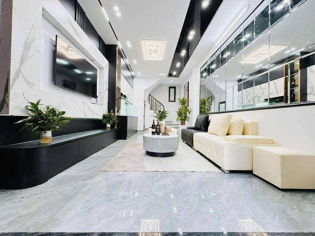 Siêu phẩm Võ Chí Công 32m2, 5 tầng cực đẹp, mặt tiền 3.8m chỉ 7.98 tỷ hiếm Tây Hồ