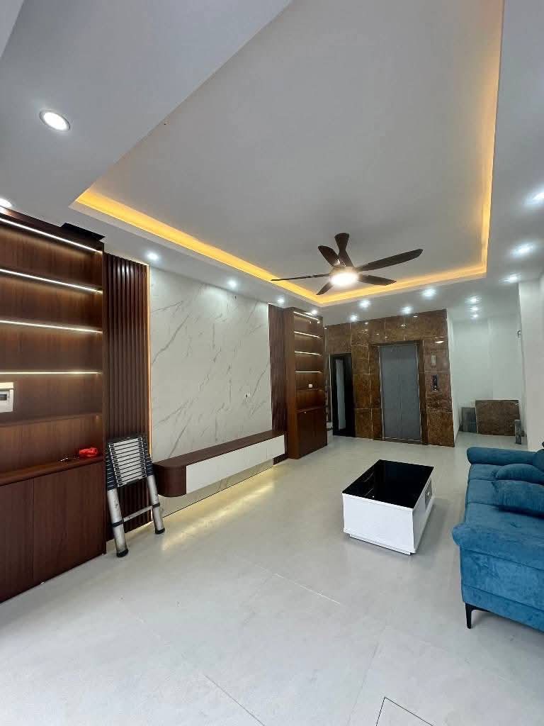 Bán nhà 44m2 , 6 tầng nhà mới về ở luôn giá 11tỷ.