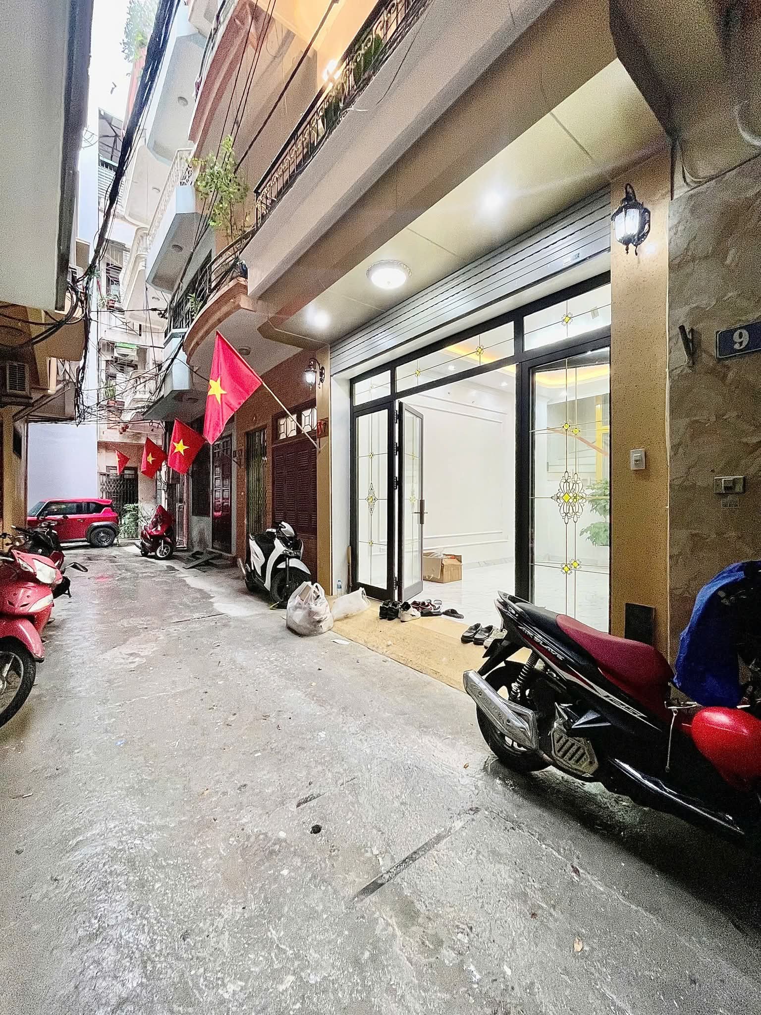 SIÊU PHẨM -THÁI HÀ - NHÀ MỚI - PHÂN LÔ CÁN BỘ - GARA Ô TÔ - VÀI BƯỚC RA PHỐ - TIỆN ÍCH NGẬP TRÀN - THOÁNG TRƯỚC SAU ,, GIÁ 16.95