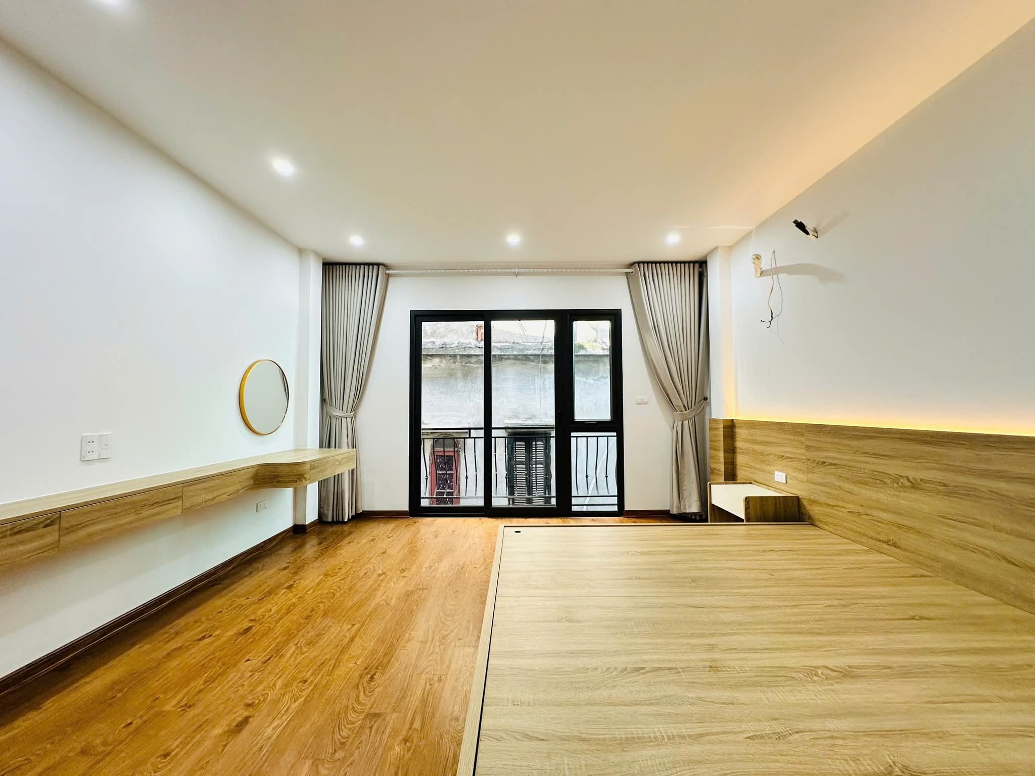 PHỐ VIP NGÕ ĐẸP - SÁU TẦNG THANG MÁY - KINH DOANH GIA ĐÌNH - SỔ ĐỎ NÉT CĂNG - MẶT HÀNG SẮC NÉT