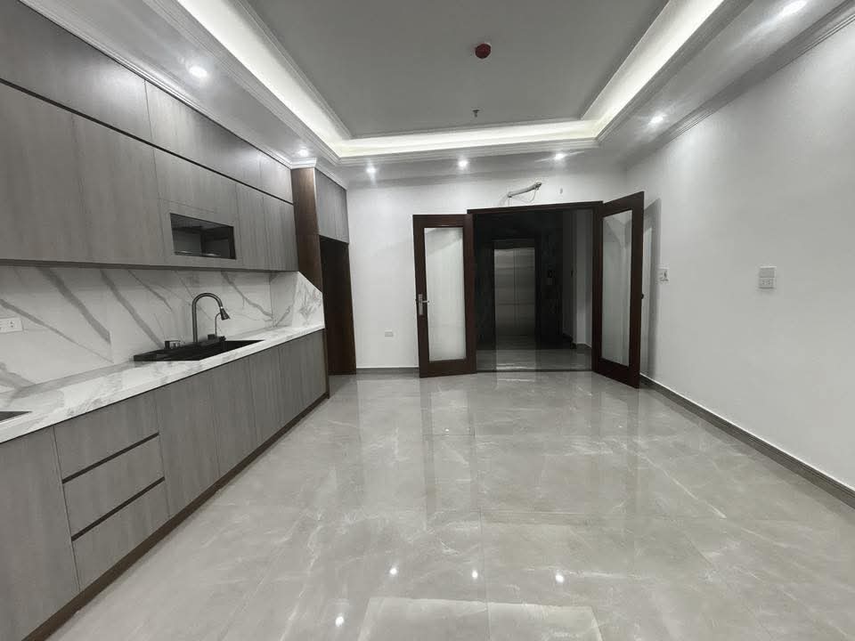 Bán nhà đường Phạm Tuấn Tài, 45m2 , 7 tầng thang máy full nội thất giá 26tỷ