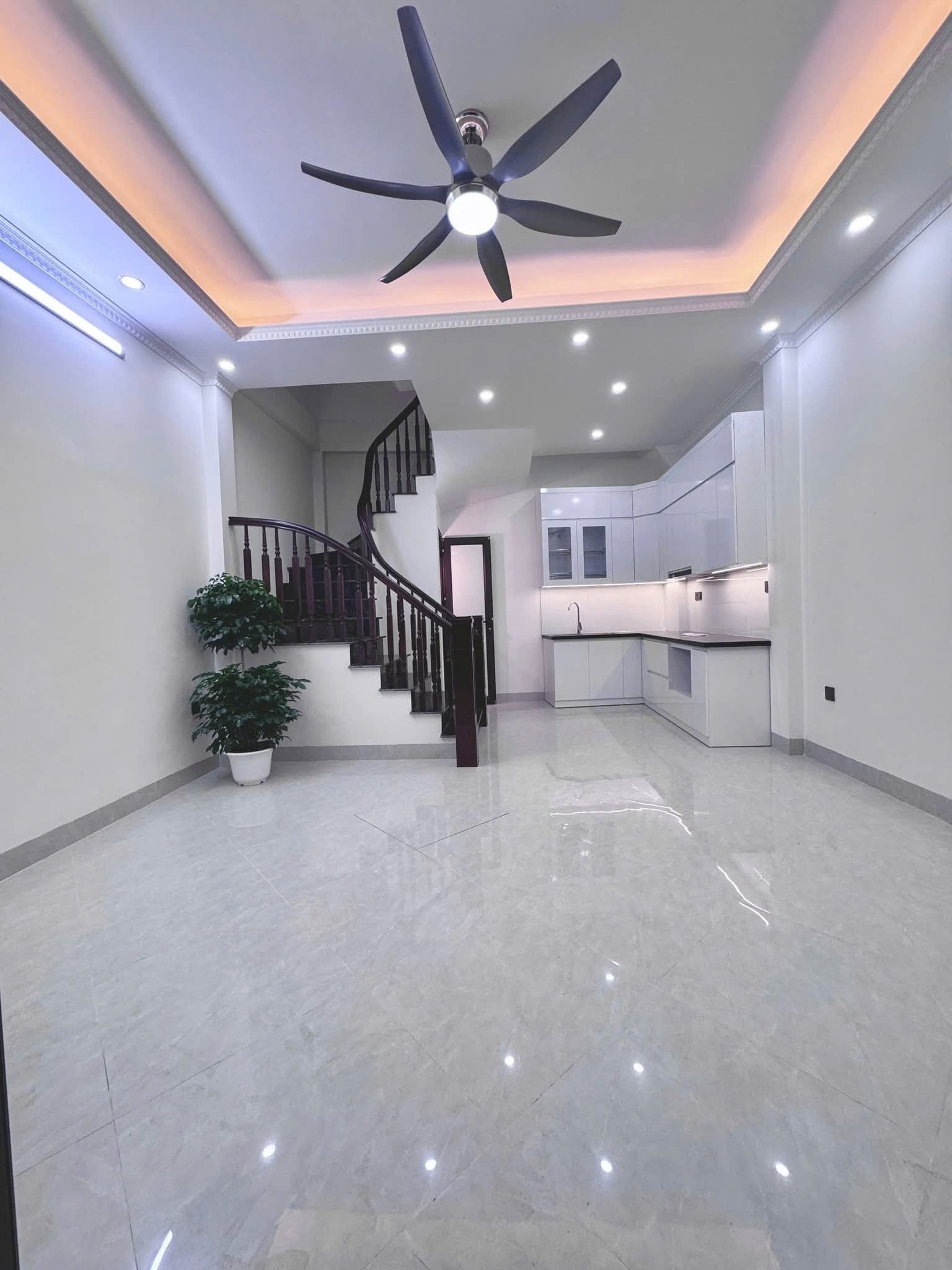 Bán nhà Yên Hòa Cầu giấy 35m2 5 tầng giá 9, 5tỷ