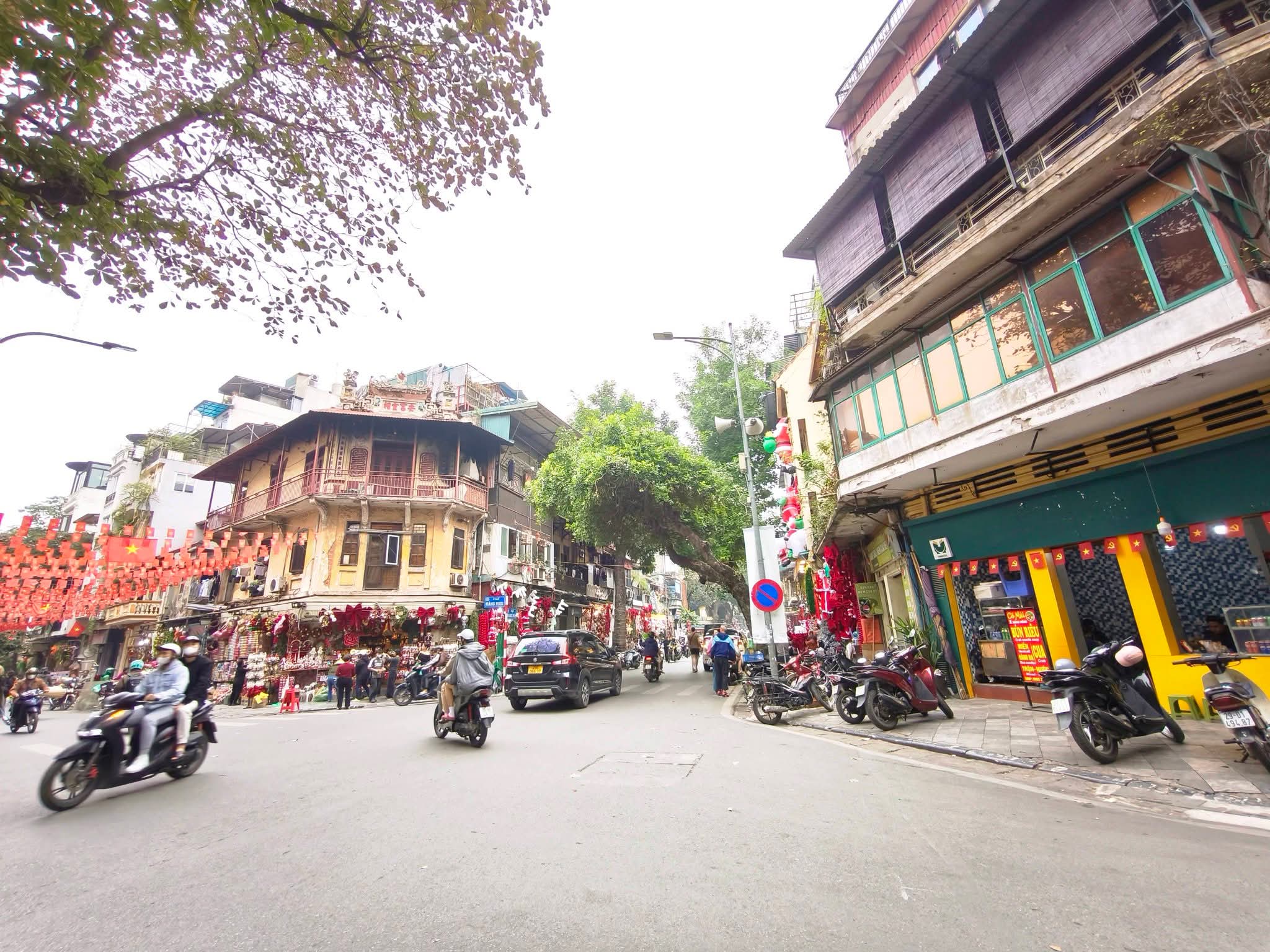 SIÊU HIẾM - MẶT PHỐ ÔTÔ 2 CHIỀU - TRUNG TÂM PHỐ CỔ HOÀN KIẾM - VỊ TRÍ ĐẸP NHẤT PHỐ - MẶT TIỀN RỘNG - GIÁ ĐẦU TƯ - TIỆN ÍCH BẠT NGÀN - Ở SƯỚNG