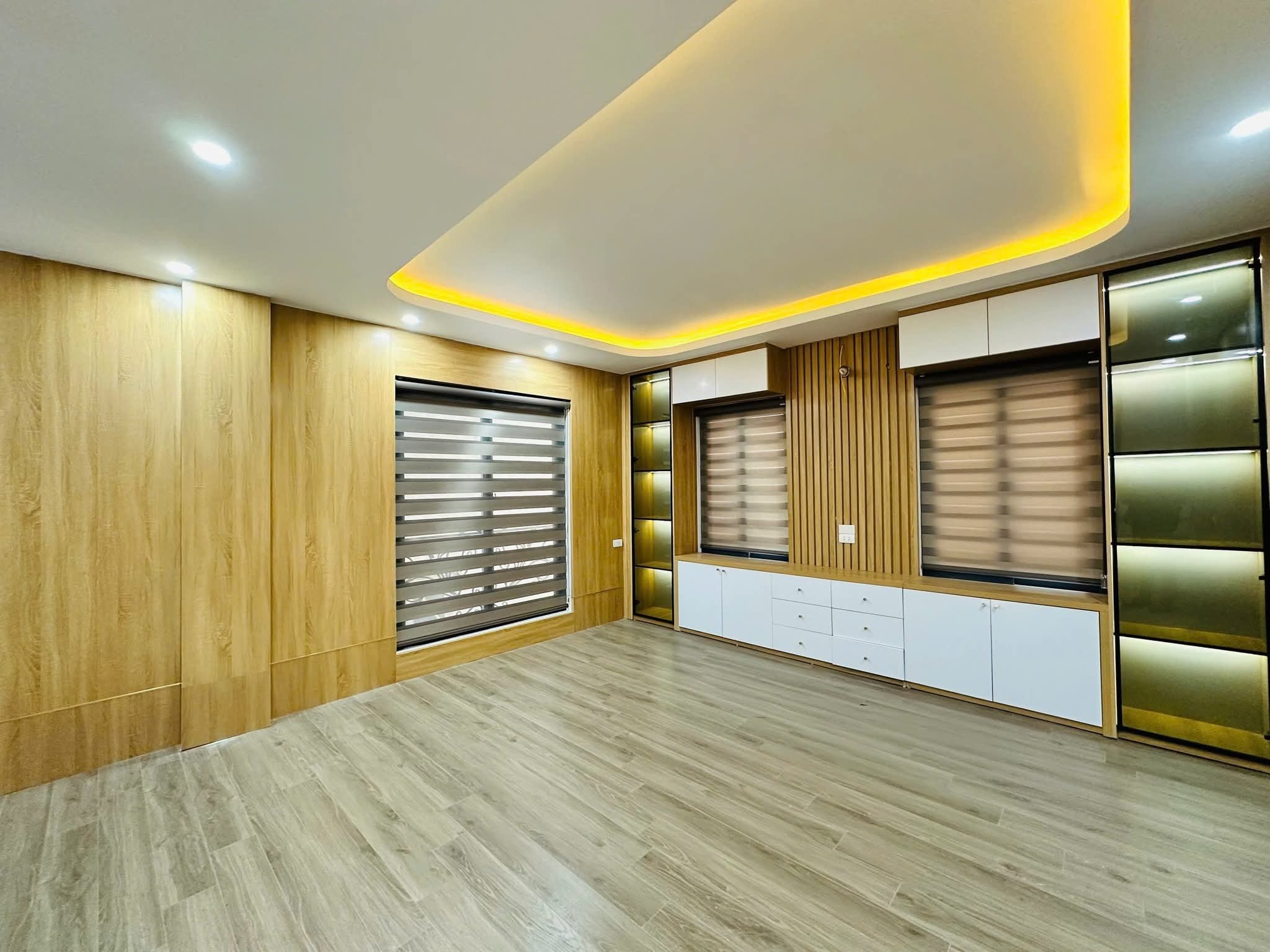 NHÀ ĐẸP LUNG LINH - BẢY TẦNG THANG MÁY - HAI NGÕ TRƯỚC SAU - TRUNG TÂM ĐỐNG ĐA - NỘI THẤT SANG XỊN - SỔ ĐỎ HOA KHÔI